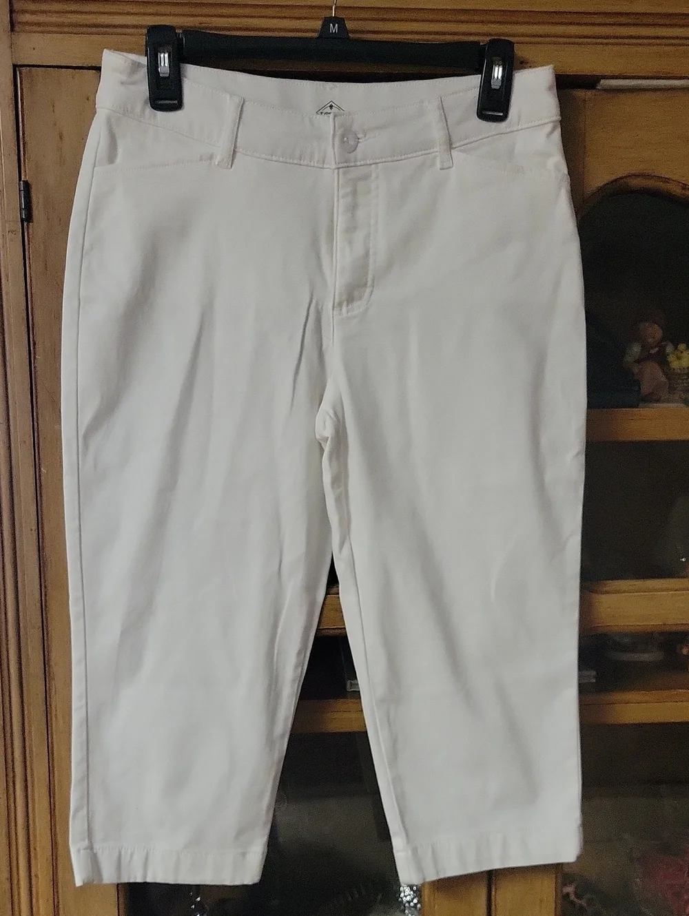 St. John's Bay White Cropped Capris 98% Cotton 2% Spandex Sz 4